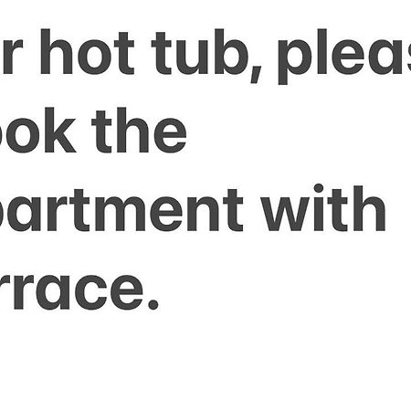 My Perfect Place Rooms & Apartments -Some Rooms With Hot Tub- Free Parking Blackpool Exterior photo