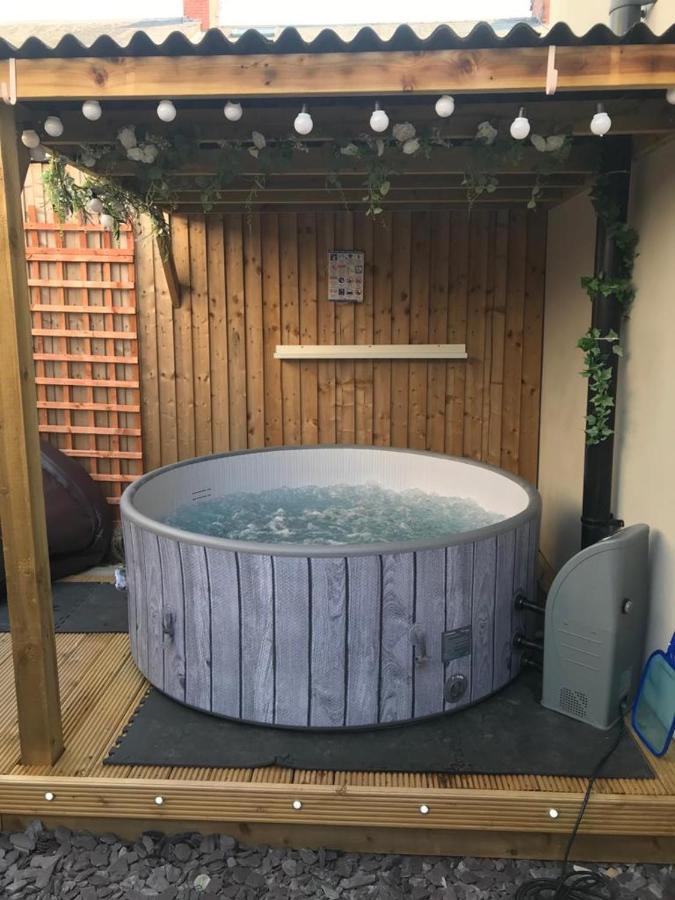 My Perfect Place Rooms & Apartments -Some Rooms With Hot Tub- Free Parking Blackpool Exterior photo