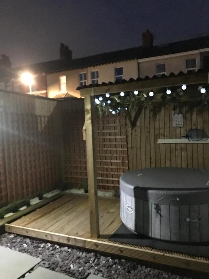 My Perfect Place Rooms & Apartments -Some Rooms With Hot Tub- Free Parking Blackpool Exterior photo